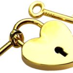 ключи от замка в виде сердца. фото