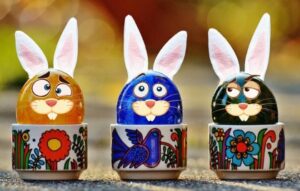 Зайчики сделанные из яиц. фото