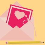 Раскрытый конверт с розовой открыткой и карандашом. иллюстрация